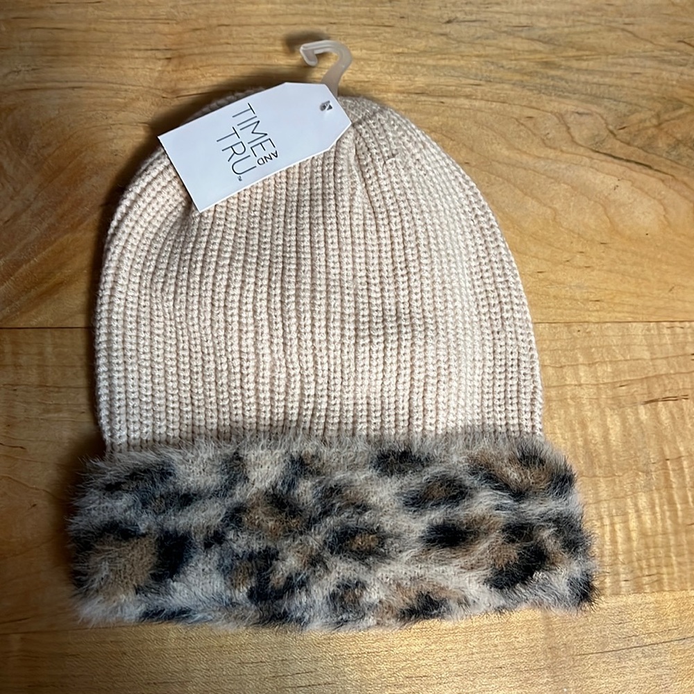 NWT Time and Tru beanie hat